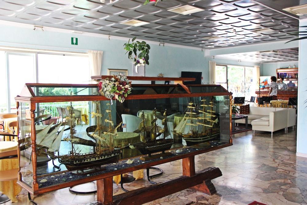 Hotel Stacchini Cesenatico Exterior foto