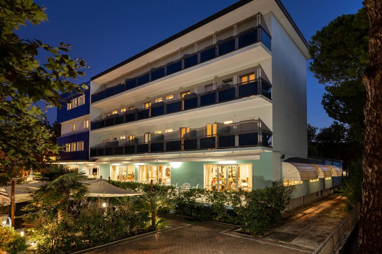 Hotel Stacchini Cesenatico Exterior foto